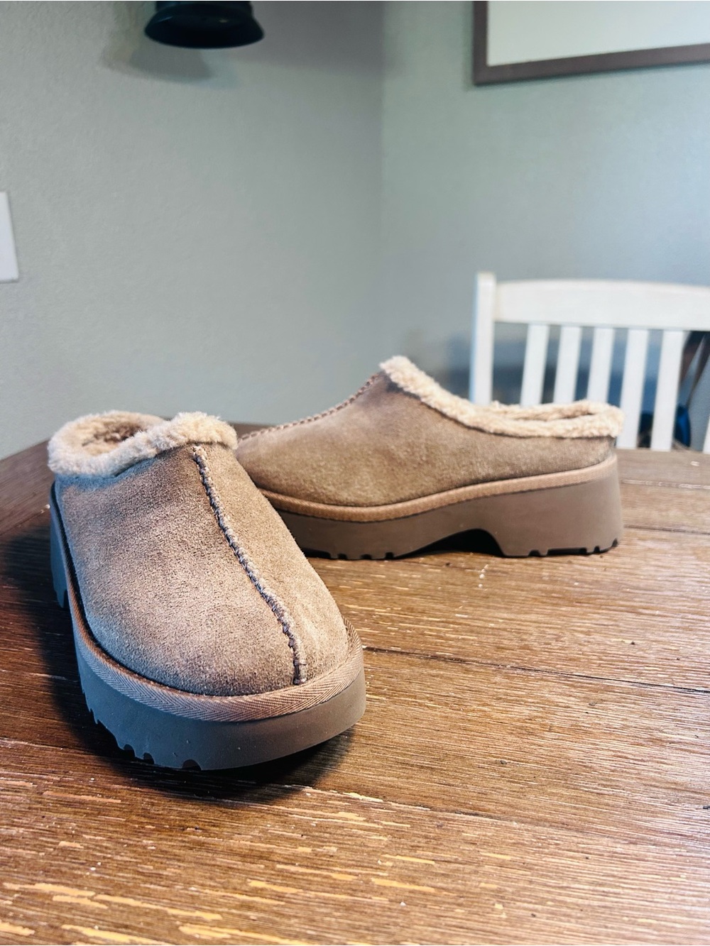 NWOT Ugg New heights cozy platform clogs size 10